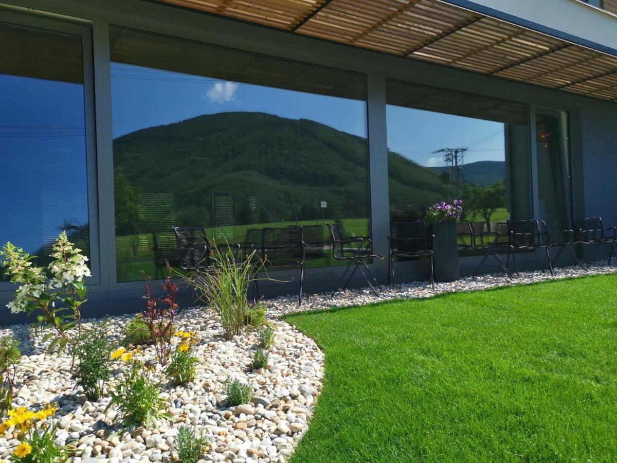 Hotel Maralak Kunčice pod Ondřejníkem Екстериор снимка